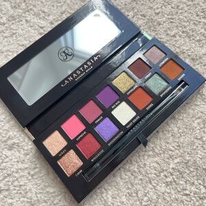 Brand New Anastasia Beverly Hills Eyeshadow Palette - Bold Hues
